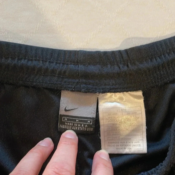 Nike Vintage 90’s Team Sports Black Shorts‎ men’s medium Excellent condition euc - Picture 3 of 4